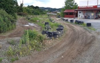 Jízda na čtyřkolce ATV na specializované trati (i…