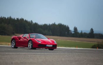 Jízda ve Ferrari 488 Spider na okruhu