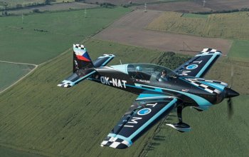 Akrobatický let letadlem Extra 330LT