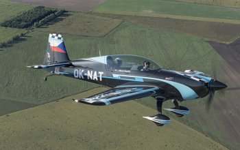 Akrobatický let letadlem Extra 330LT