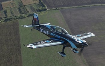 Akrobatický let letadlem Extra 330LT