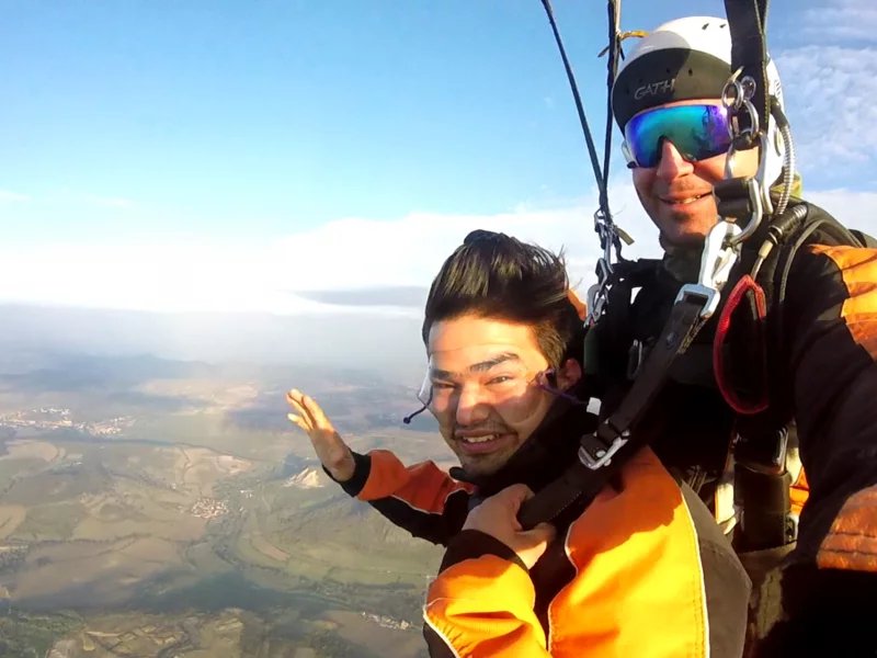 Tandemový seskok padákem