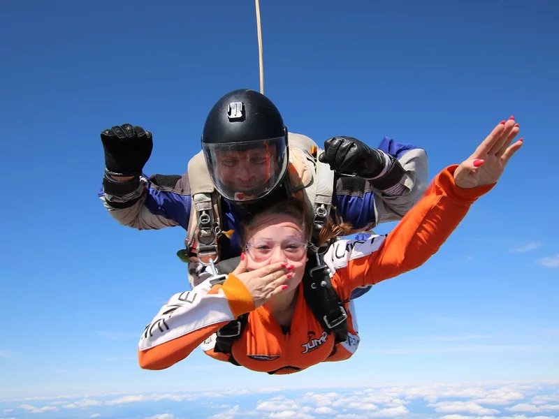 Tandemový seskok padákem