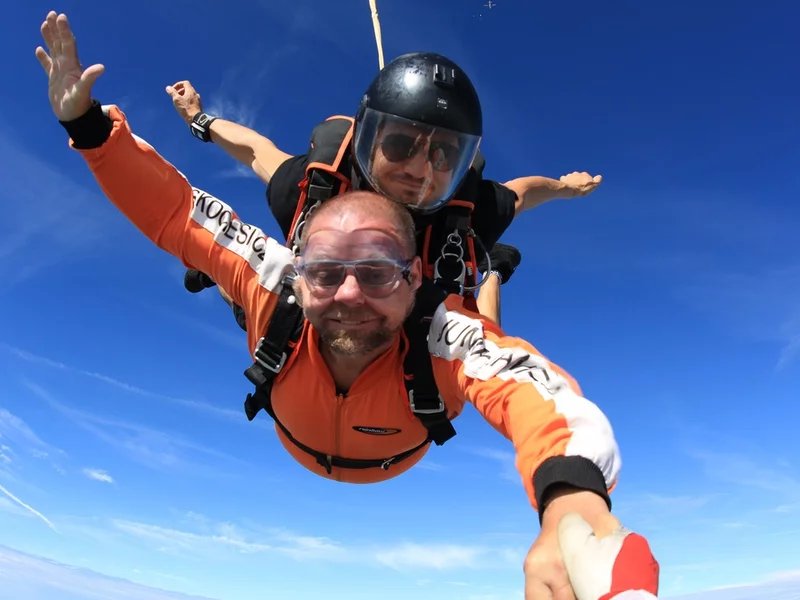 Tandemový seskok padákem