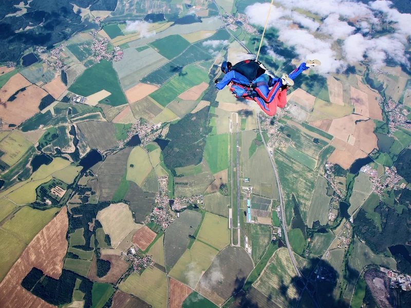 Tandemový seskok padákem