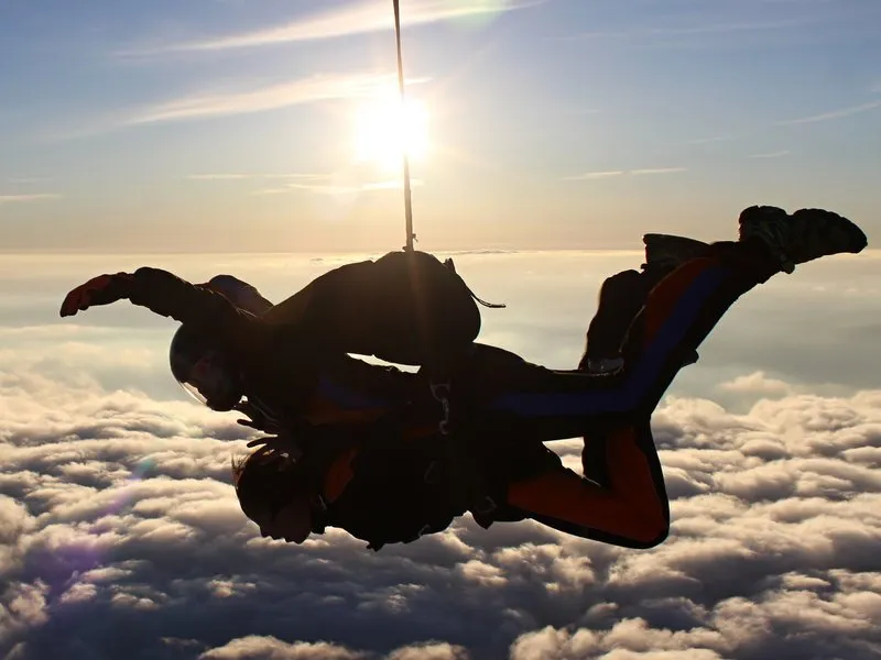 Tandemový seskok padákem ze 6000 m