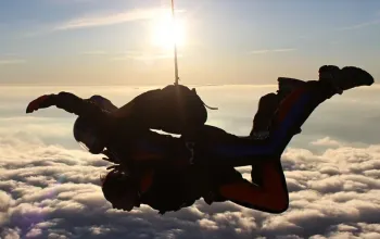 Tandemový seskok padákem ze 6000 m