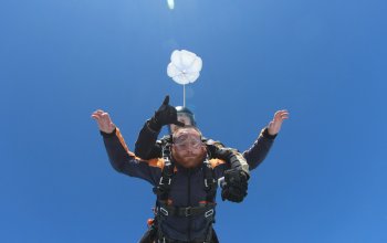 Tandemový seskok padákem