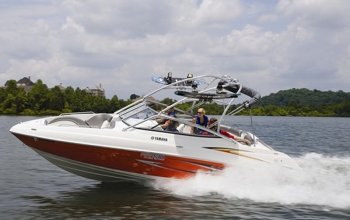 Jízda motorovým člunem Yamaha AR230