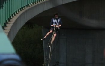 Chomutov: Bungee jumping na Kienově houpačce