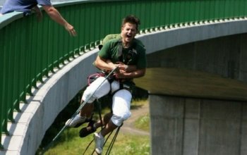 Chomutov: Bungee jumping na Kienově houpačce