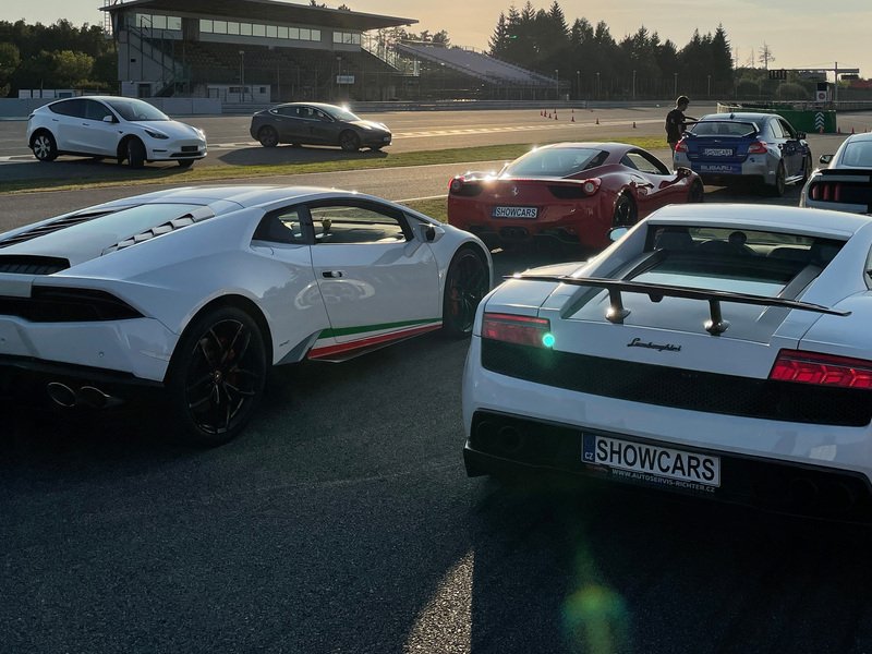 Jízda v Lamborghini na polygonu