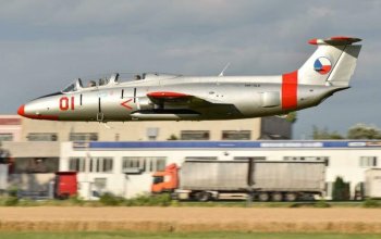 Zážitkový let ve stíhačce L-29 Delfín na Slovensku
