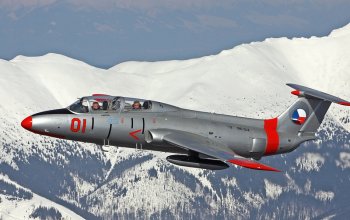 Zážitkový let ve stíhačce L-29 Delfín na Slovensku