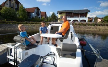 Jízda na motorovém člunu