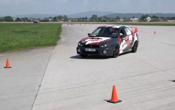 Jízda na polygonu ve vlastním voze