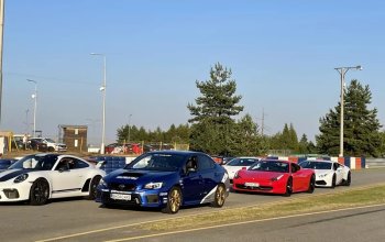 Jízda na závodním okruhu ve vlastním voze