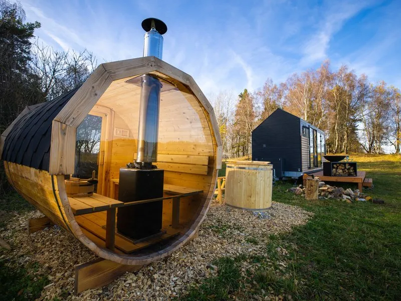 Glamping na pastvině na dvě noci - tinyhouse na Šumavě