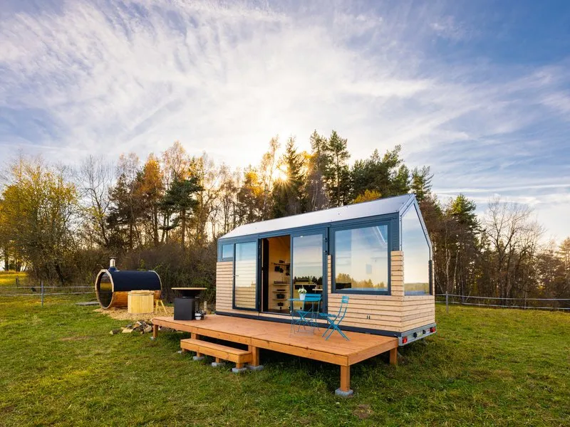 Glamping na pastvině na dvě noci - tinyhouse na Šumavě