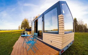 Glamping na pastvině na dvě noci - tinyhouse na Šumavě