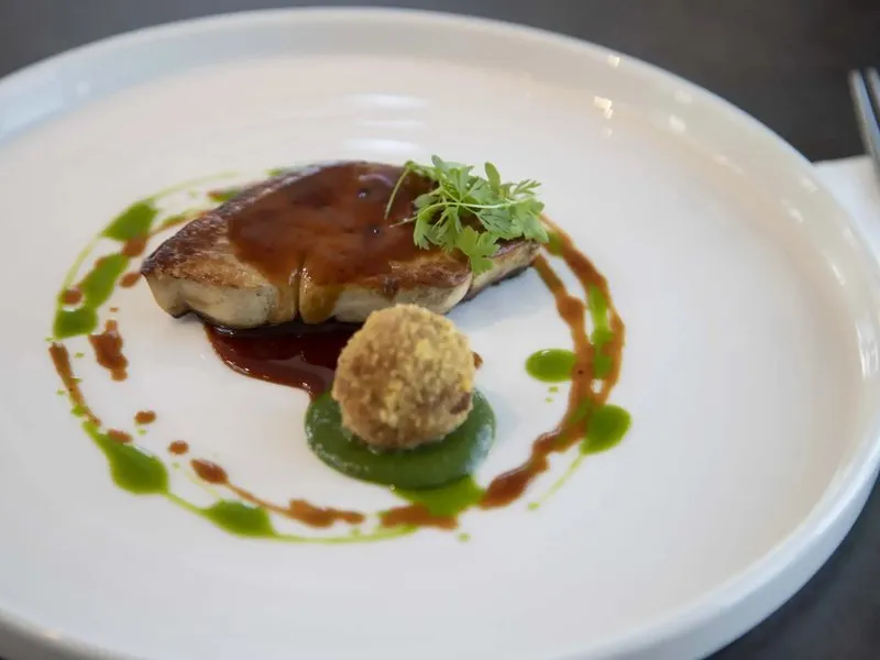 Pětichodové degustační menu v Tančícím domě