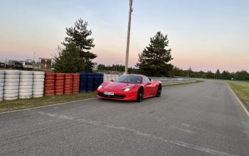 Jízda ve Ferrari 458 Italia na závodním okruhu