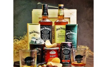 Dárková bedna s páčidlem pro muže Jack Daniel’s & Honey Celá ČR