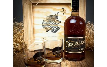 Dárková bedna s páčidlem pro muže s rumem Božkov Republica Exclusive Celá ČR