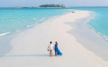 Maledivy a Abú Dhabí Zahraničí