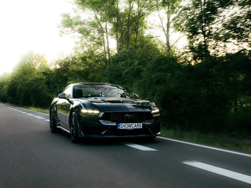 Jízda ve Fordu Mustang Dark Horse 5.0 V8