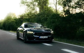 Jízda ve Fordu Mustang Dark Horse 5.0 V8 – dárek a zážitek