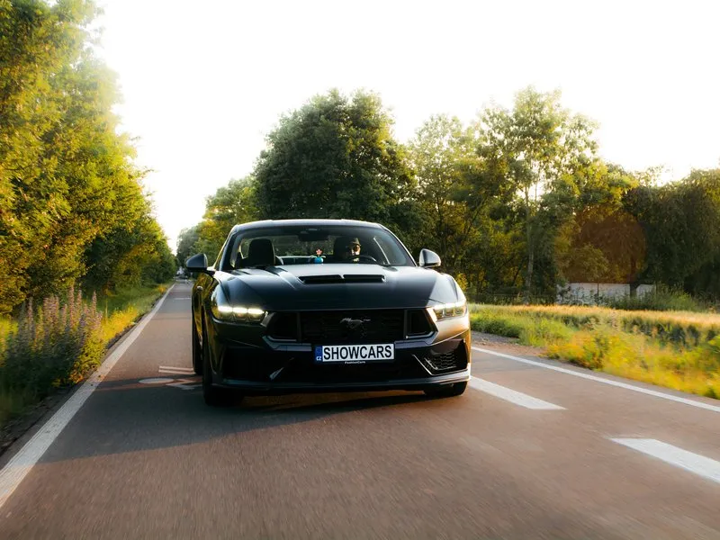 Jízda ve Fordu Mustang Dark Horse 5.0 V8