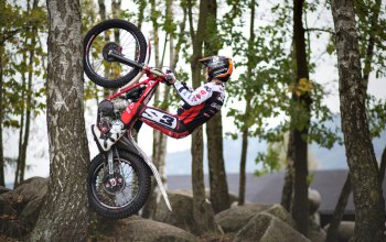 Motorky na trialové trati s mistrem ČR: Pardubický kraj