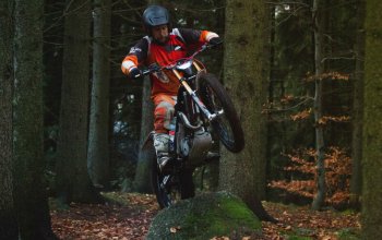 Motorky na trialové trati s mistrem ČR: Pardubický kraj