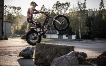 Motorky na trialové trati s mistrem ČR: Pardubický kraj