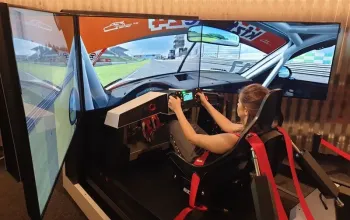 Profesionální simulátor závodních automobilů - WRC Rallye Car, GT3 nebo Formule 1