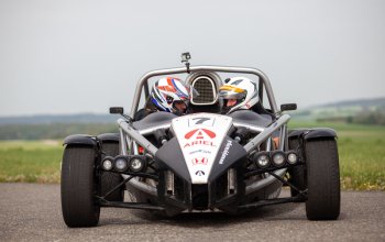 Jízda na okruhu v Ariel Atom