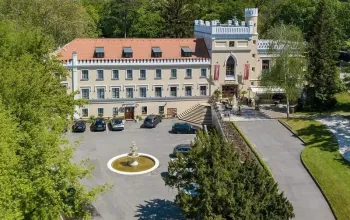 Zámecký pobyt s degustačním menu a soukromým wellness pro dva – dárek a zážitek