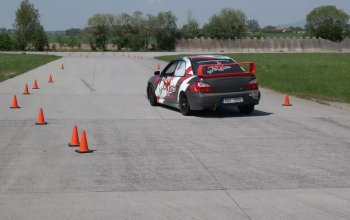 Jízda na polygonu ve vlastním voze