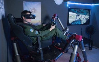 Pohyblivý letecký simulátor - proleťte se virtuální realitou – dárek a zážitek