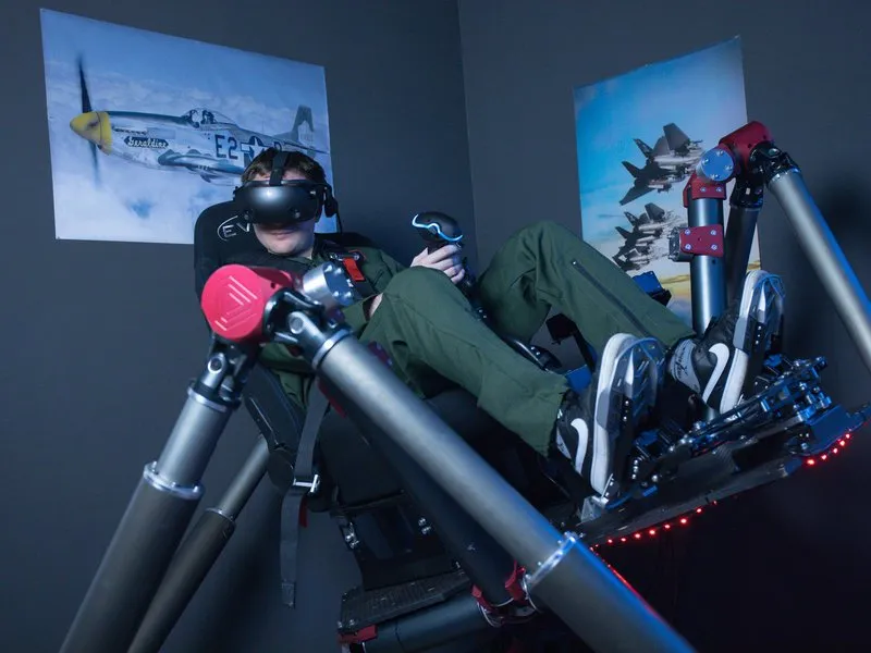 Pohyblivý letecký simulátor - proleťte se virtuální realitou