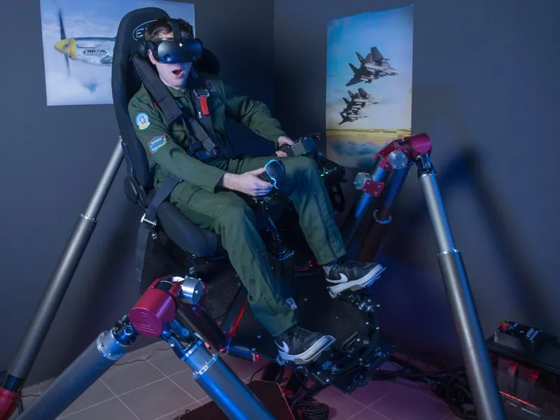 Pohyblivý letecký simulátor - proleťte se virtuální realitou