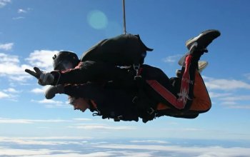 Tandemový seskok padákem