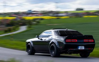 Zážitková jízda autem Dodge Challenger Praha