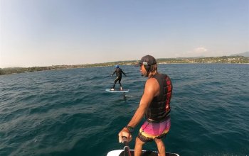 Wakesurf a efoil se světovým rekordmanem na Lago di Garda