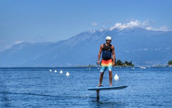 Wakesurf a efoil se světovým rekordmanem na Lago di Garda