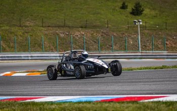 Jízda v Ariel Atom na Masarykově okruhu