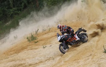 Motorky na enduro trati