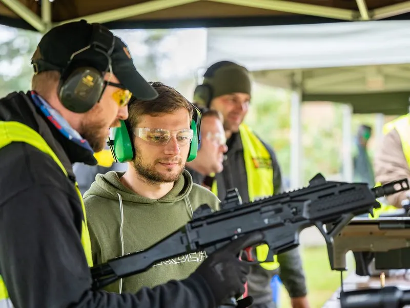 Zážitková střelba: Speciální jednotky - 10 zbraní