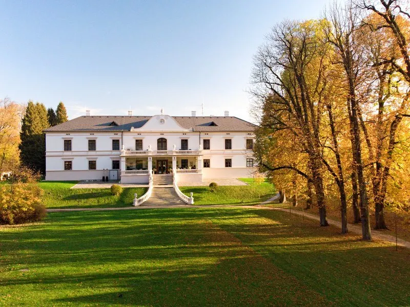 Romantická noc s tříchodovou večeří na zámku Wichterle